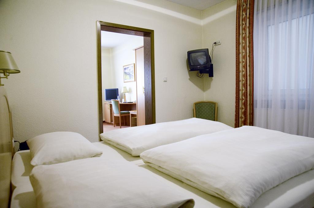 Hotel Am Schloss Darmstaedter Hof Bad Homburg vor der Höhe Quarto foto